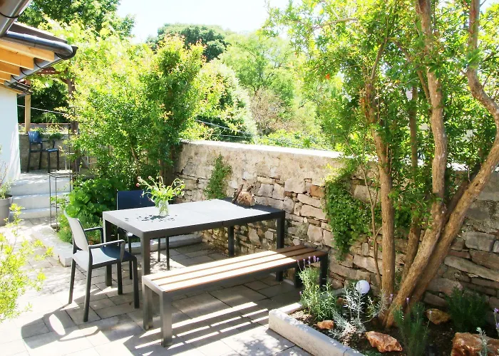 Center - With A Beautiful Terrace Pola