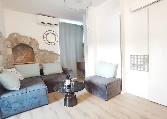 Center - With A Beautiful Terrace * Pola