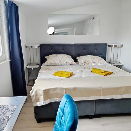 Apartament Center - With A Beautiful Terrace Pula