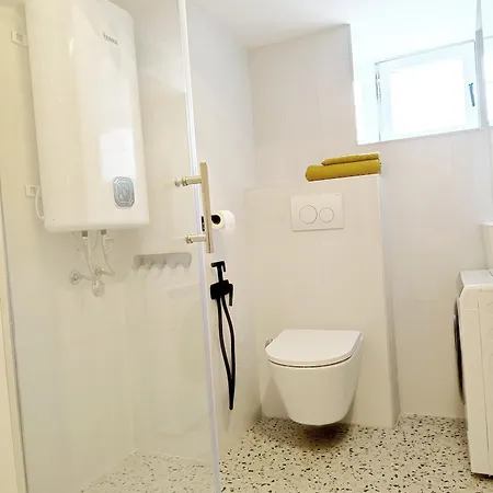 Center - With A Beautiful Terrace פולה