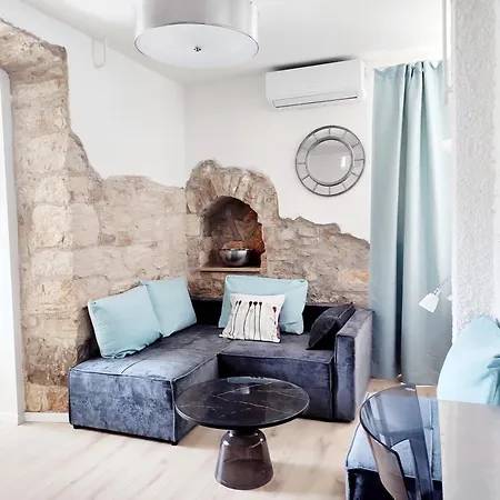 Apartament Center - With A Beautiful Terrace Pula