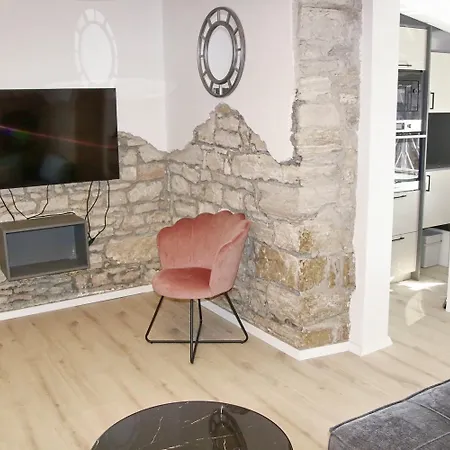 Center - With A Beautiful Terrace *