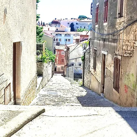 Center - With A Beautiful Terrace * פולה