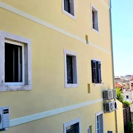 Apartment Center - With A Beautiful Terrace *