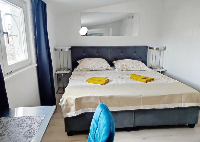 Lägenhet Center - With A Beautiful Terrace Pula